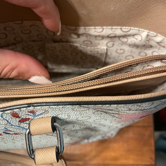 Guess Floral Tote - Picture 12 of 12